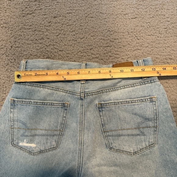 American Eagle Light Wash Distressed Mom Shorts Women's Size 0 - Picture 3 of 5
